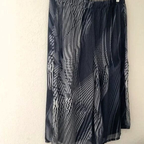 NEW DIRECTION WIDE LEG CAPIS PLUS 2X LIKE NEW - Picture 3 of 9